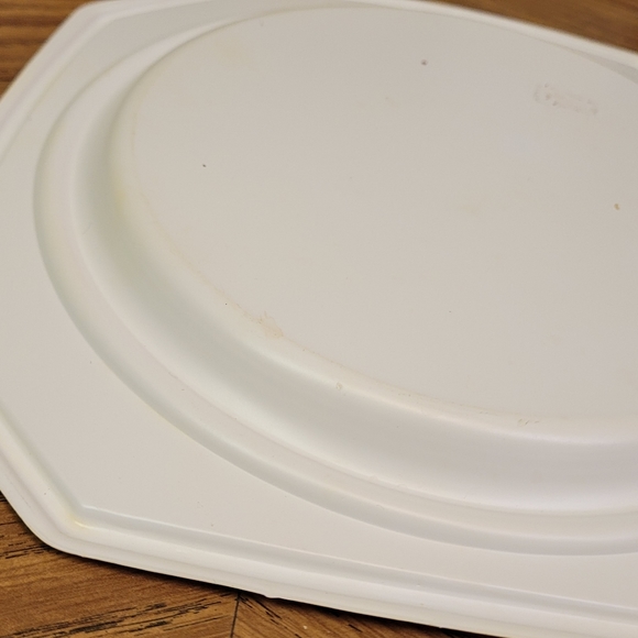 VINTAGE CHRISTMAS PLASTIC SERVING TRAY ~ 9” X 9” Winter Wonderland - Picture 7 of 8